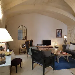 Rental-côté Forum. Arles